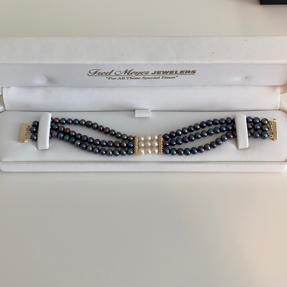 Fred Meyer Jewelers three string pearl bracelet